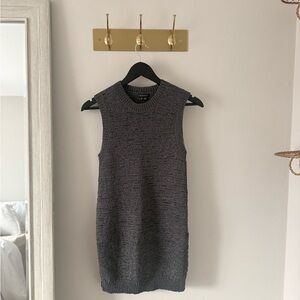 Theory - Gray Sleeveless Knit Shirt